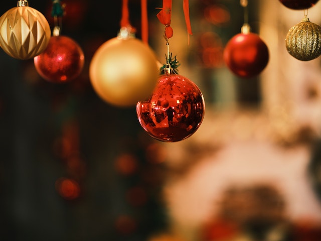 the-history-and-meaning-behind-classic-christmas-ornaments-timeless-traditions-and-cultural-significance