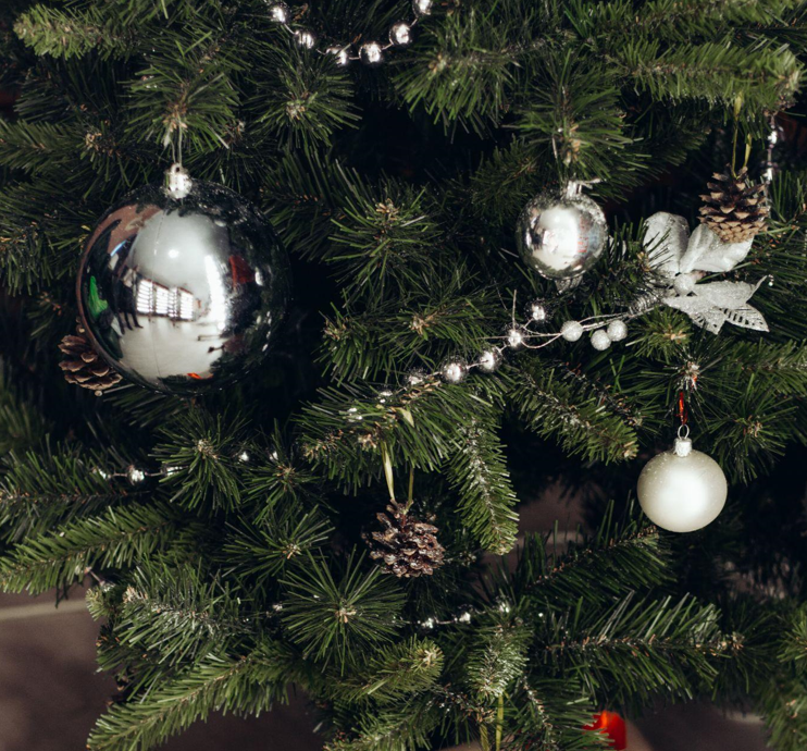 Recreate Holiday Memories with Artificial Christmas Trees and Tree Decorations
